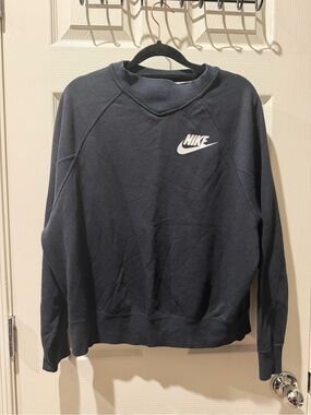 Nike woman’s Navy Crewneck Sweatshirt